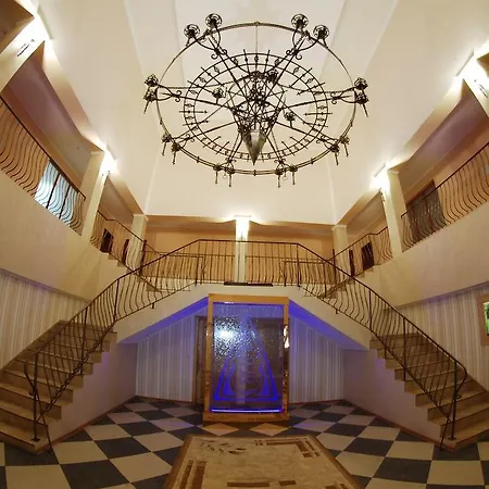 Intourist Szálloda 3*